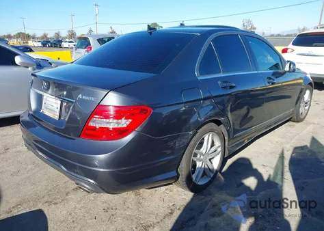 2013 Mercedes-Benz C 300 Sport 4Matic из США, поврежденный, VIN WDDGF8AB1DG104639